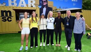 Tamara Korpatsch, Jule Baum (HSV-Spielerin), Julia Stusek, Jaqueline Dönges (HSV-Spielerin), Noma Noha Akugue, Christoph Behm (Marketing General Manager MSC), Sandra Reichel.