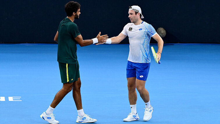 Ohne Satzverlust schaffte Lucas Miedler (r.) mit seinem Partner Francisco Cabral (l.) den Einzug in die zweite Runde der Australian Open 2026. Getty Images