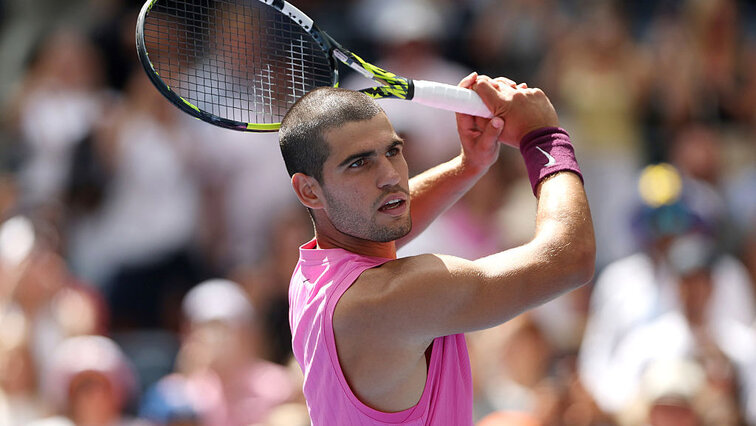 Das schaut ja fast wie ein Golfschwung bei Carlos Alcaraz aus ... Das schaut ja fast wie ein Golfschwung bei Carlos Alcaraz aus ...