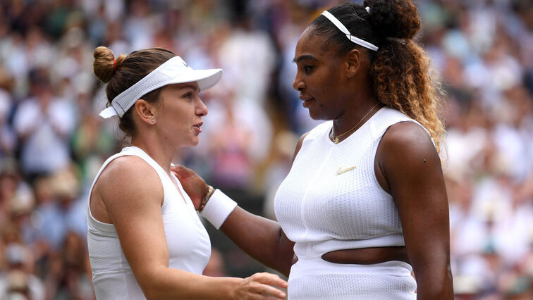 Simona Halep und Serena Williams in Wimbledon im Jahr 2019 Simona Halep und Serena Williams in Wimbledon im Jahr 2019