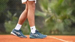 Der ASICS GEL-RESOLUTION X CLAY