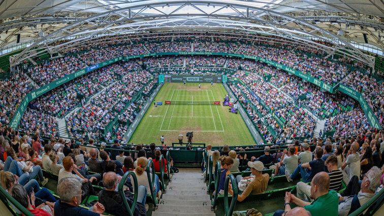 Der Center Court in HalleWestfalen - hier haben es auch tennisnet-Premium-Club-Mitglieder gut Der Center Court in HalleWestfalen - hier haben es auch tennisnet-Premium-Club-Mitglieder gut