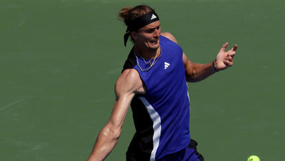 Alexander Zverev hat in Flushing Meadows die zweite Runde erreicht Alexander Zverev hat in Flushing Meadows die zweite Runde erreicht