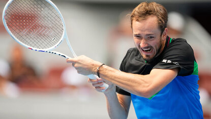 Daniil Medvedev hat zum zehnten Mal gegen Alexander Zverev gewonnen Daniil Medvedev hat zum zehnten Mal gegen Alexander Zverev gewonnen