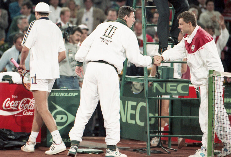 Legendäres Treffen mit Österreich und Kapitän Ronnie Leitgeb in Unterpremstätten 1994 Legendäres Treffen mit Österreich und Kapitän Ronnie Leitgeb in Unterpremstätten 1994