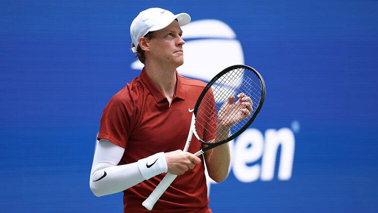 Jannik Sinner feierte gegen Alexei Popyrin einen glatten Dreisatzerfolg. Jannik Sinner feierte gegen Alexei Popyrin einen glatten Dreisatzerfolg.