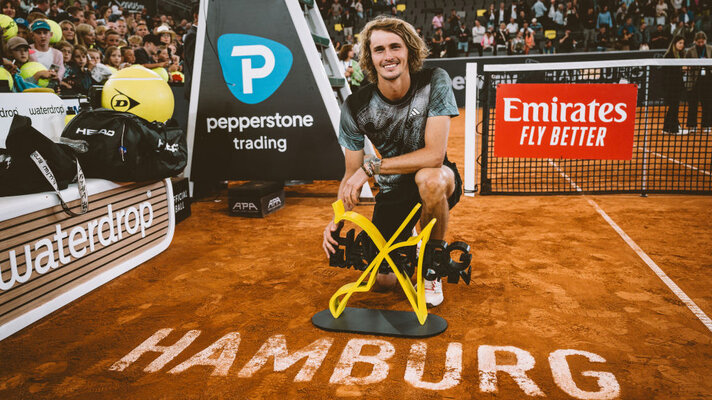Dass der erste Turniersieg nach seiner Verletzungspause in seiner Geburtsstadt Hamburg kommt, hat Alexander Zverev besonders gefreut. Finalverlierer Laslo Djere weniger. Dass der erste Turniersieg nach seiner Verletzungspause in seiner Geburtsstadt Hamburg kommt, hat Alexander Zverev besonders gefreut. Finalverlierer Laslo Djere weniger.