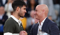 Carlos Alcaraz und Andre Agassi bei den French Open 2025.