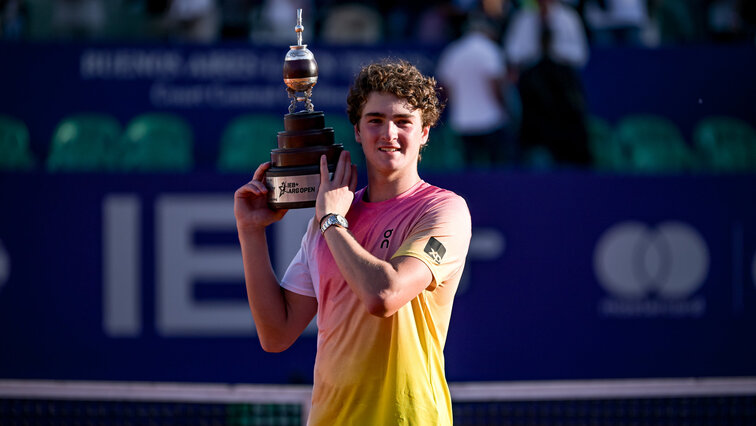 Joao Fonseca bei der Siegerehrung in Buenos Aires Joao Fonseca bei der Siegerehrung in Buenos Aires