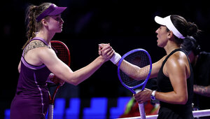 Elena Rybakina und Jessica Pegula bei den WTA Finals in Riad 2025