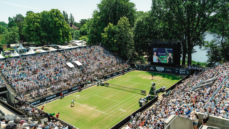 Das Steffi-Graf-Stadion in Berlin wartet auf die Mitglieder im tennisnet Premium Club Das Steffi-Graf-Stadion in Berlin wartet auf die Mitglieder im tennisnet Premium Club