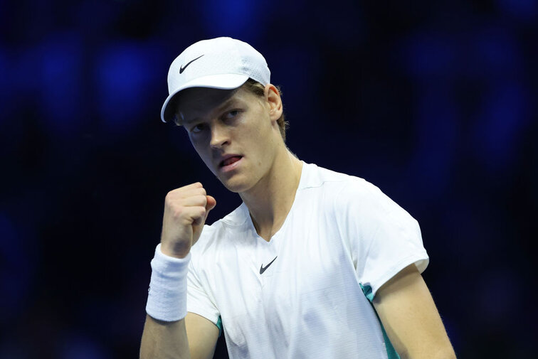 Jannik Sinner ließ Stefanos Tsitsipas im ersten Gruppenspiel bei den ATP Finals in Turin keine Chance
