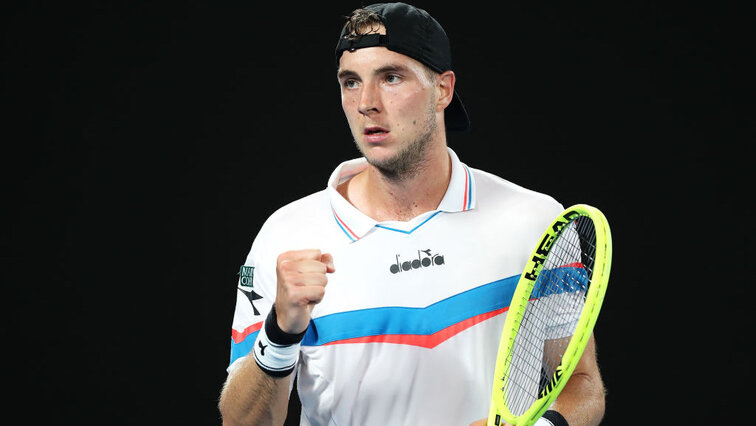 Jan-Lennard Struff schlägt in der Bundesliga 2021 im Süden auf Jan-Lennard Struff schlägt in der Bundesliga 2021 im Süden auf