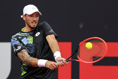 Dennis Novak steht nach einem Zweisatz-Erfolg gegen den Ukrainer Vitaliy Sachko im Viertelfinale von Bad Waltersdorf
