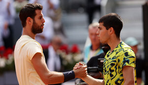 Karen Khachanov fordert Carlos Alcaraz