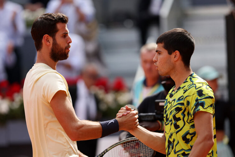 Karen Khachanov fordert Carlos Alcaraz