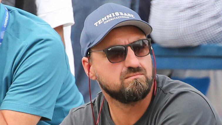 Lars Uebel war mit Philipp Kohlschreiber auf Tour und ist jetzt Leiter der TennisBase Zentral Lars Uebel war mit Philipp Kohlschreiber auf Tour und ist jetzt Leiter der TennisBase Zentral