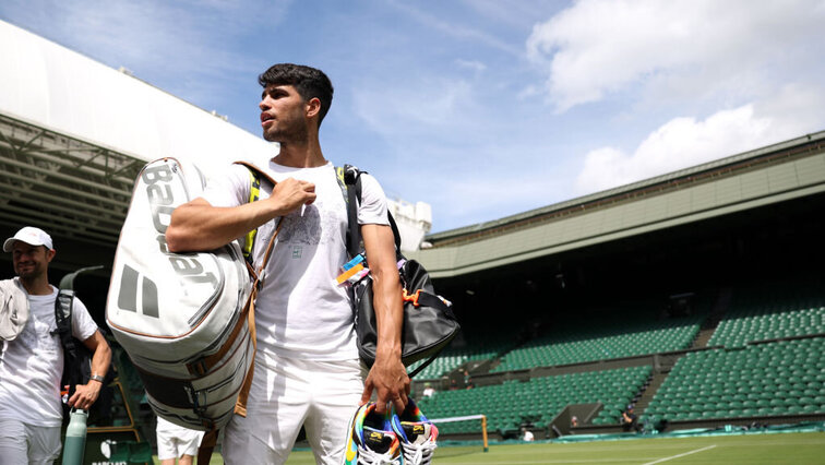 Carlos Alcaraz wird am Montag als Titelverteidiger den Centre Court eröffnen. Carlos Alcaraz wird am Montag als Titelverteidiger den Centre Court eröffnen.