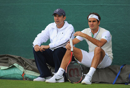 Paul Annacone 2011 mit seinem damaligen Schützling Roger Federer in Wimbledon