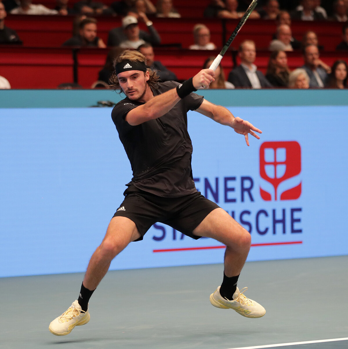 Erste Bank Open Stefanos Tsitsipas defeats Dennis Novak in straight sets · tennisnet