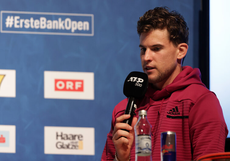 Dominic Thiem hat sich einen Tag vorm Start der Erste Bank Open bei einer Presskonferenz die Ehre gegeben