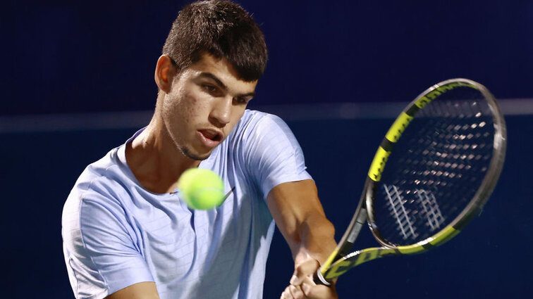 Carlos Alcaraz spielt am Freitag gegen Stefanos Tsitsipas Carlos Alcaraz spielt am Freitag gegen Stefanos Tsitsipas