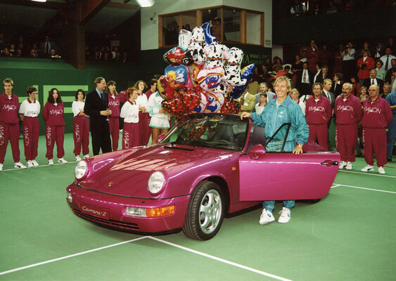 Der letzte Sieg der "Grande Dame des Tennis": Martina Navratilova holt 1992 ihren sechsten Porsche - und das fünfte Porsche Carrera 911 Cabriolet. Martina Navratilova