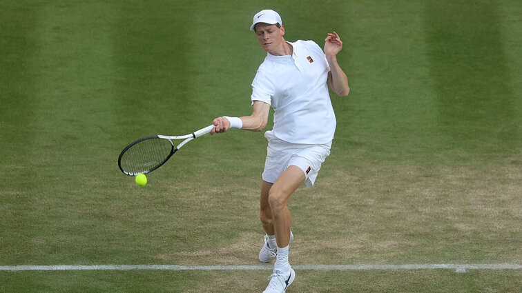 Jannik Sinner stimmt sich im Londoner Hurlingham Club auf Wimbledon ein Jannik Sinner stimmt sich im Londoner Hurlingham Club auf Wimbledon ein