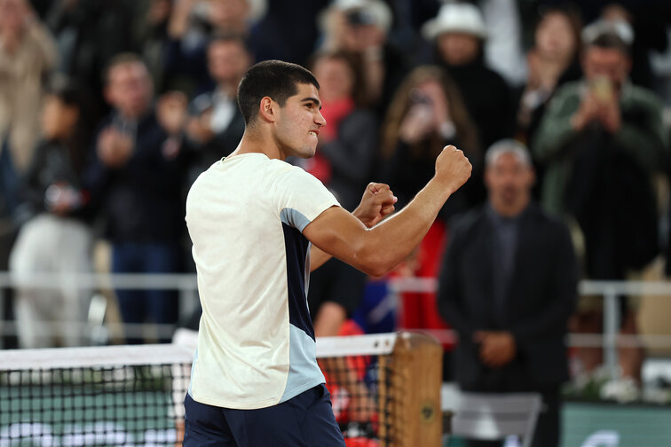 Carlos Alcaraz hat in Paris das Viertelfinale erreicht