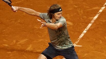 Alexander Zverev steht nach einem Zweisatz-Erfolg über Christopher Eubanks im Viertelfinale von Genf Alexander Zverev steht nach einem Zweisatz-Erfolg über Christopher Eubanks im Viertelfinale von Genf