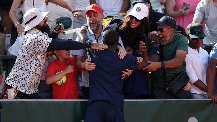 Da hatte Frances Tiafoe seinen Schläger noch fest im Griff Da hatte Frances Tiafoe seinen Schläger noch fest im Griff