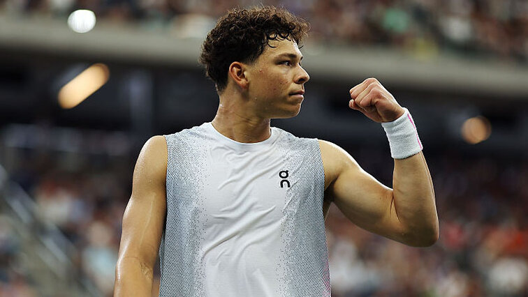 Ben Shelton hat seinen ersten Sieg nach dem Combeack gefeiert Ben Shelton hat seinen ersten Sieg nach dem Combeack gefeiert