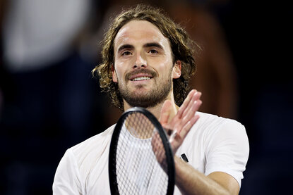 Stefanos Tsitsipas nach seinem Sieg bei dem ATP-Tour-500-Turnier in Dubai Stefanos Tsitsipas nach seinem Sieg bei dem ATP-Tour-500-Turnier in Dubai