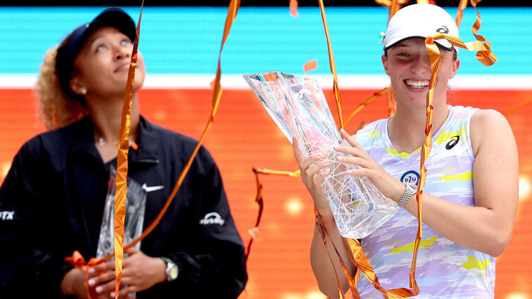 Der Blick geht in Paris auch am Mittwoch nach oben - wenn auch nicht so sehr bei Naomi Osaka und Iga Swiatek
