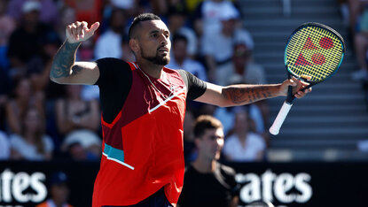 Nick Kyrgios hat am Dienstag ein Racket verschenkt Nick Kyrgios hat am Dienstag ein Racket verschenkt