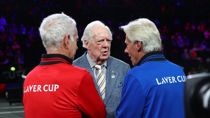 Australiens Tennislegende Fred Stolle ist im Alter von 86 Jahren verstorben. Australiens Tennislegende Fred Stolle ist im Alter von 86 Jahren verstorben.