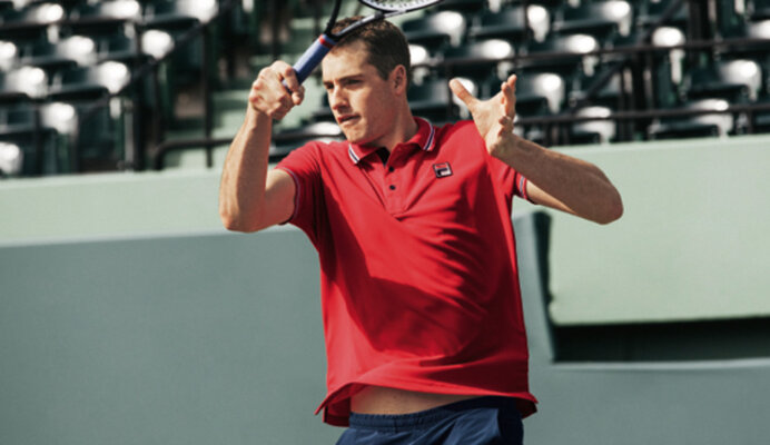 Die FILA Frühjahr-/Sommer-Tennis-Kollektion 2018 jetzt unter www.fila.de shoppen