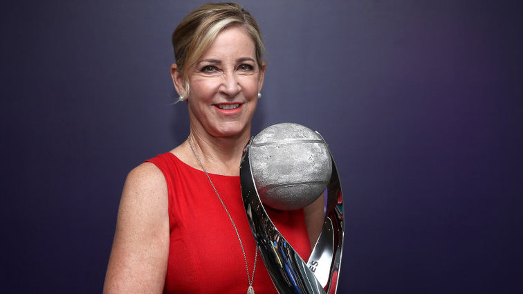 Chris Evert had a lot of routine in holding the cup