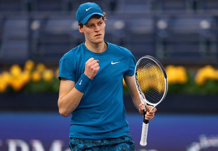 Jannik Sinner hat Roberto Bautista Agut im Dubai-Achtelfinale in einem regelrechten Thriller besiegt Jannik Sinner defeated Roberto Bautista Agut in the Dubai round of 16 in a real thriller