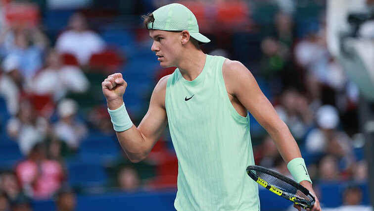 Top-Favorit Holger Rune schaffte mit einem Comeback-Erfolg gegen Tomas Martin Etcheverry den Einzug ins Halbfinale. Getty Images