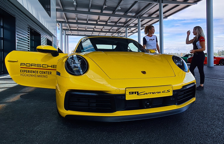 Laura Siegemund im Porsche Experience Center Hockenheimring