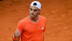 Francisco Cerundolo geigt auf südamerikanischem Sand auf