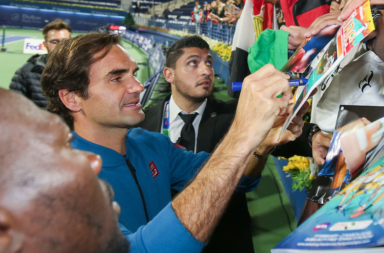 Roger Federer in Dubai - close to the fans