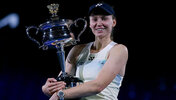 Elena Rybakina mit ihrer zweiten Grand-Slam-Trophäe