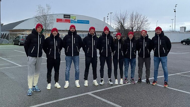 Das ÖTV-Team kurz vor der Abreise in der Südstadt: Alexander Erler, Licas Miedler, Jurij Rodionov, Jürgen Melzer, Dennis Novak, Tamara Schandl, Werner Farmer, Dominik Jessenk, Uli Lanz