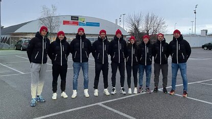 Das ÖTV-Team kurz vor der Abreise in der Südstadt: Alexander Erler, Licas Miedler, Jurij Rodionov, Jürgen Melzer, Dennis Novak, Tamara Schandl, Werner Farmer, Dominik Jessenk, Uli Lanz