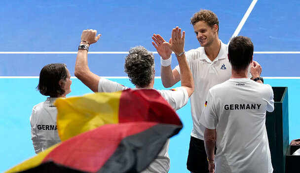 Das deutsche Team freut sich über die tolle Unterstützung in Düsseldorf.