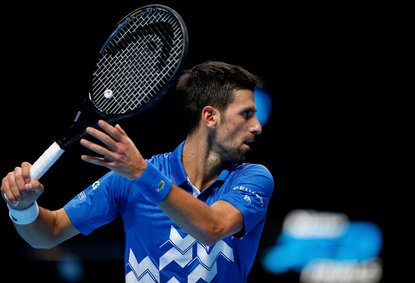Novak Djokovic steht nach einem Sieg über Alexander Zverev im Halbfinale Novak Djokovic bei den ATP Finals