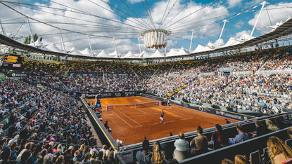 Die Bilder vom Hamburger Rothenbaum kommen auch 2023 von Servus TV Die Bilder vom Hamburger Rothenbaum kommen auch 2023 von Servus TV