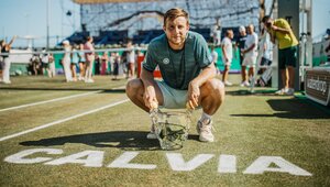Tallon Griekspoor mit dem Pokal der Mallorca Championships 